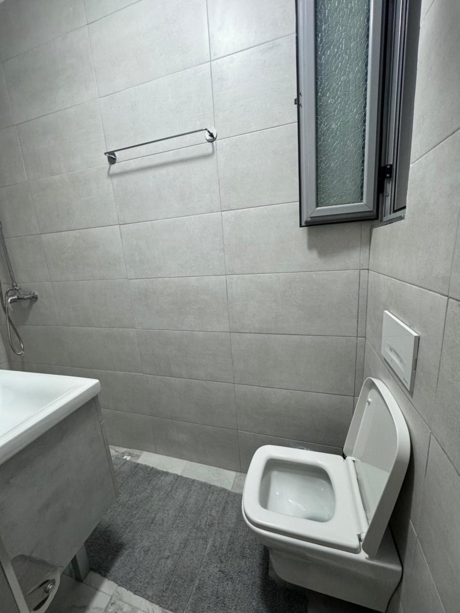 Adora Apartment Tirana Exteriör bild