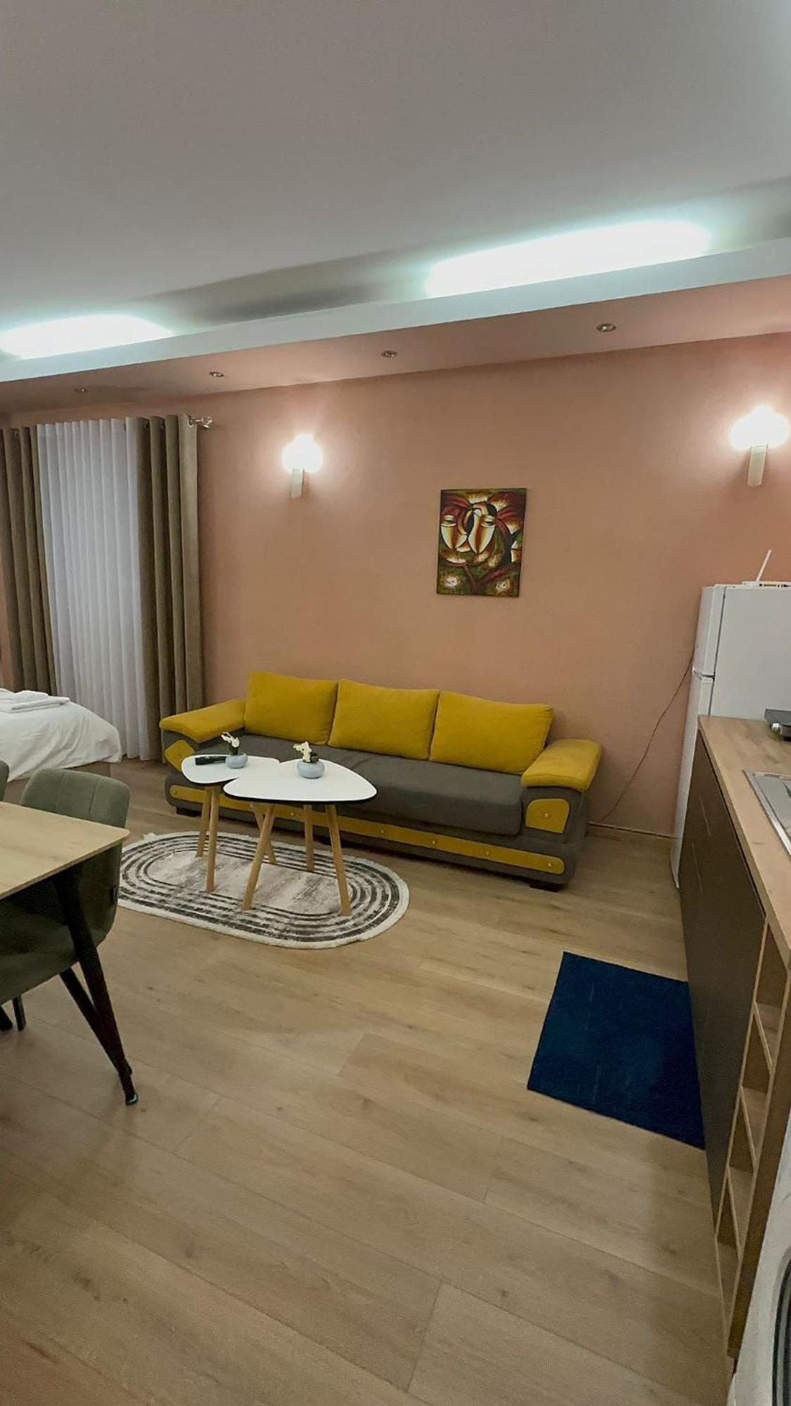 Adora Apartment Tirana Exteriör bild